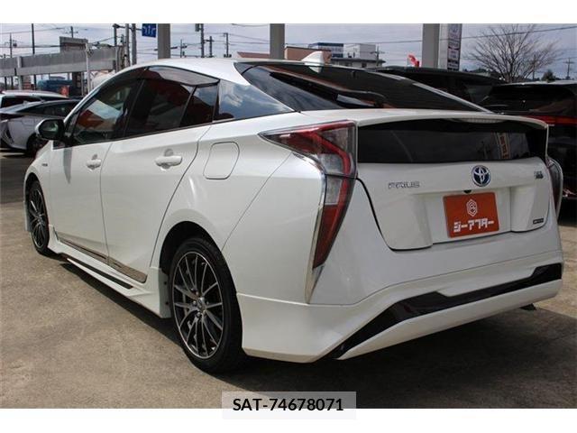 Toyota PRIUS 2016-12 4372377-11