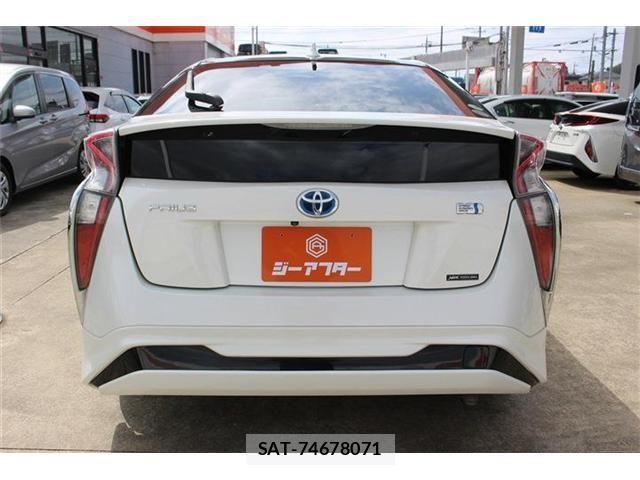 Toyota PRIUS 2016-12 4372377-12