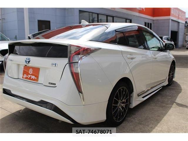 Toyota PRIUS 2016-12 4372377-13