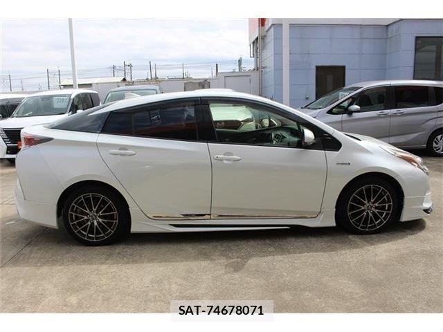 Toyota PRIUS 2016-12 4372377-14