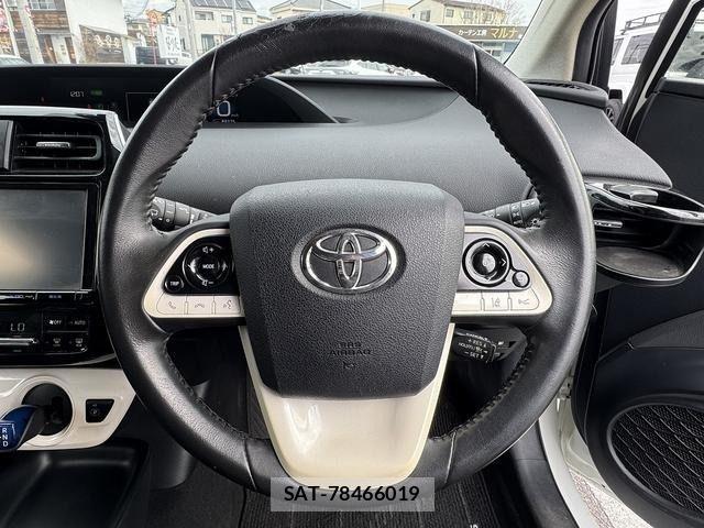 Toyota PRIUS 2016-11 4423284-11