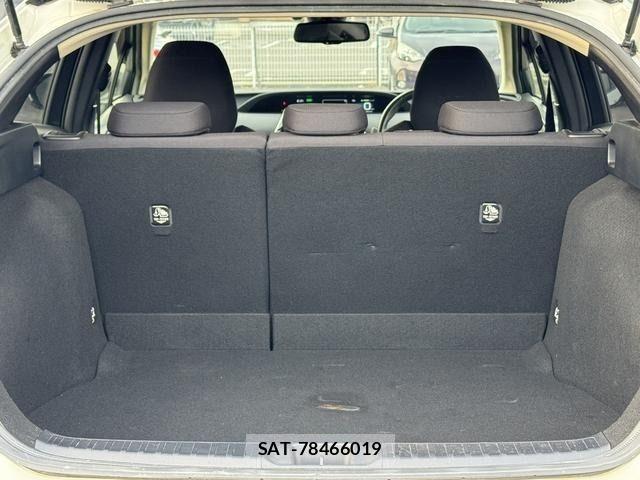 Toyota PRIUS 2016-11 4423284-8