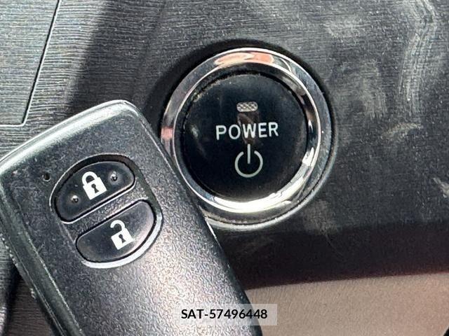 Toyota PRIUS 2011-06 4599657-16