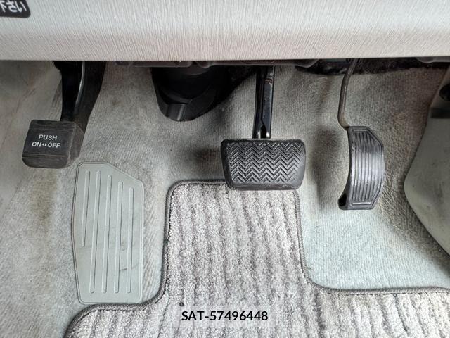 Toyota PRIUS 2011-06 4599657-27