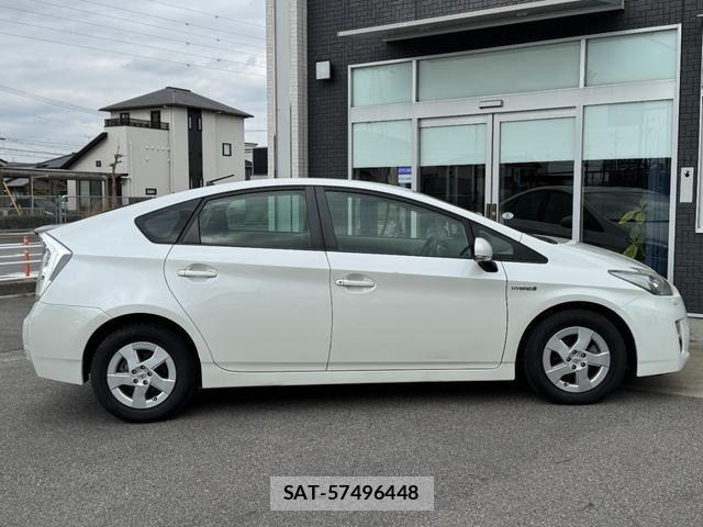 Toyota PRIUS 2011-06 4599657-4