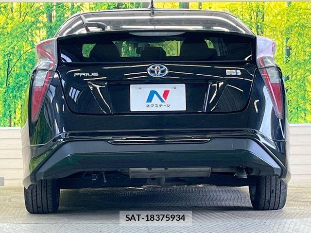 Toyota PRIUS 2017-02 4640436-14