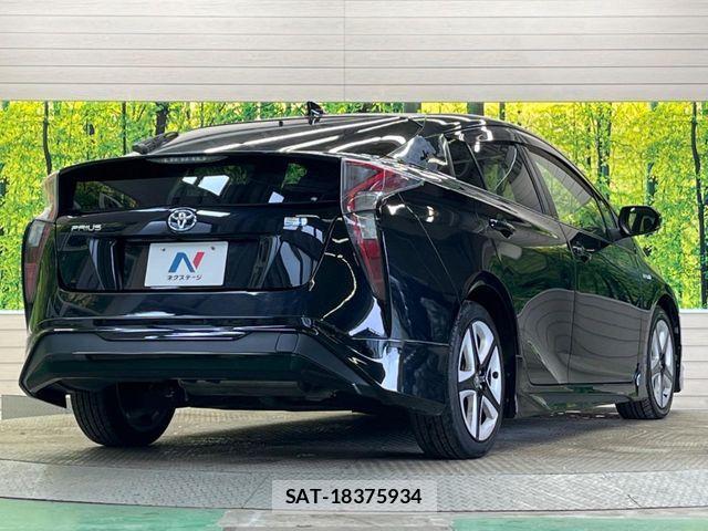 Toyota PRIUS 2017-02 4640436-16