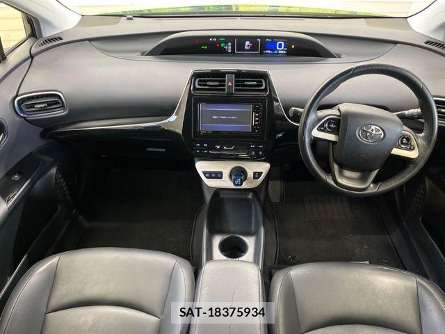 Toyota PRIUS 2017-02 4640436-1