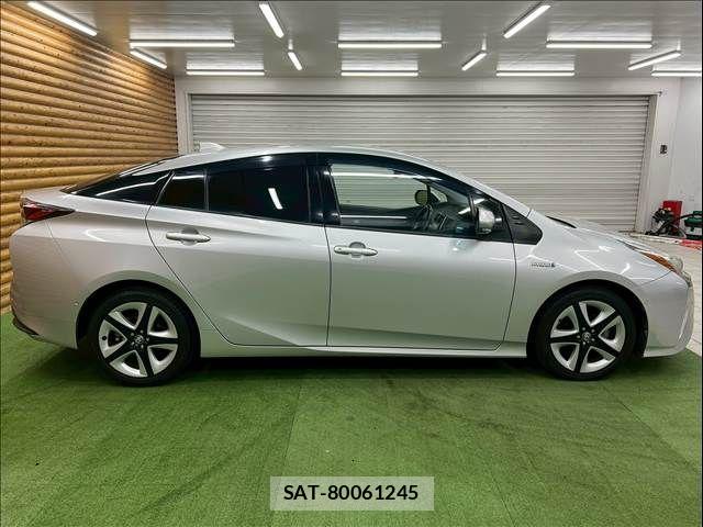 Toyota PRIUS 2016-02 4756979-17