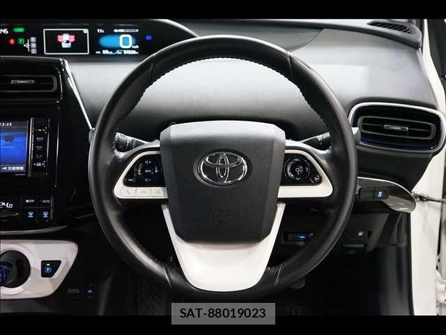 Toyota PRIUS 2016-09 4977595-9