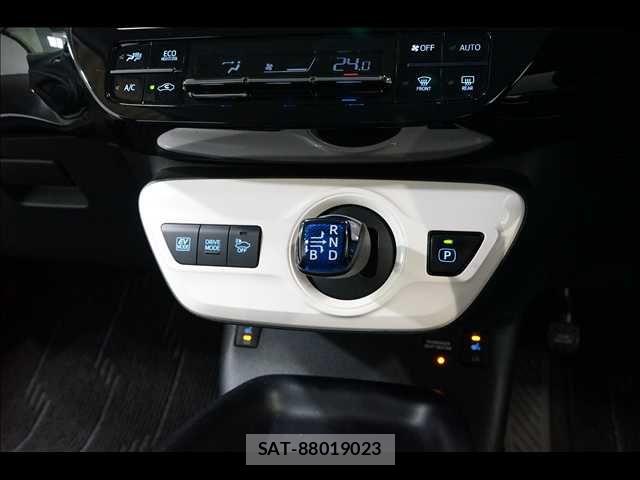 Toyota PRIUS 2016-09 4977595-11