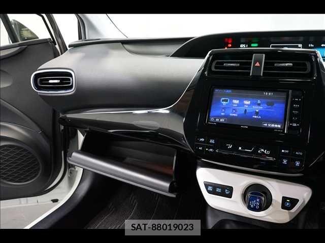 Toyota PRIUS 2016-09 4977595-12