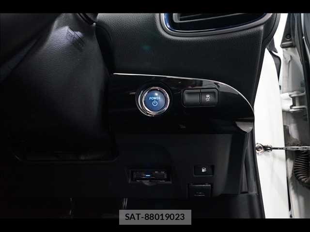 Toyota PRIUS 2016-09 4977595-13
