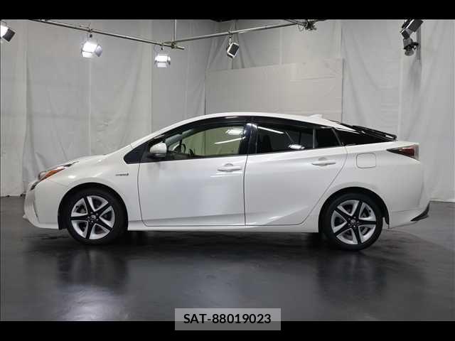 Toyota PRIUS 2016-09 4977595-14