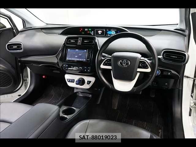 Toyota PRIUS 2016-09 4977595-1