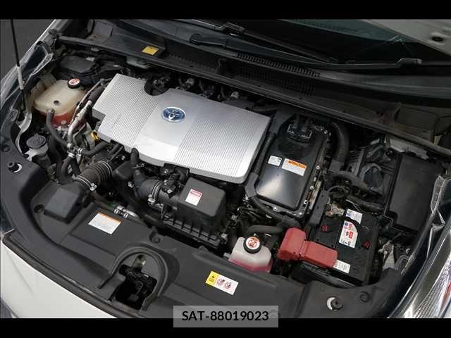 Toyota PRIUS 2016-09 4977595-19