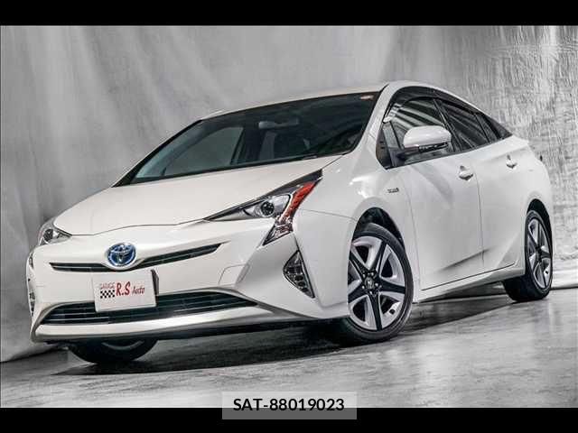 Toyota PRIUS 2016-09 4977595-2