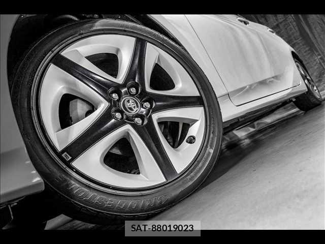 Toyota PRIUS 2016-09 4977595-3