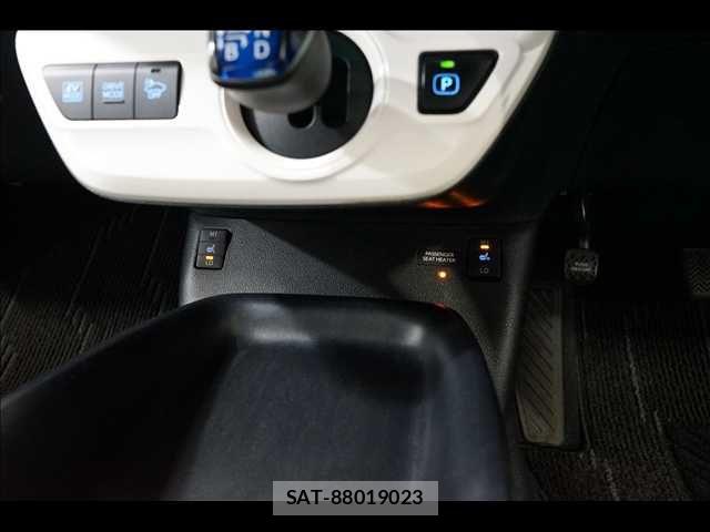 Toyota PRIUS 2016-09 4977595-6