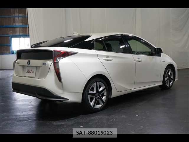 Toyota PRIUS 2016-09 4977595-8