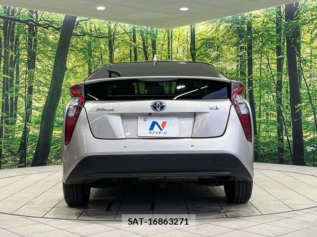 Toyota PRIUS 2018-09 4977718-15