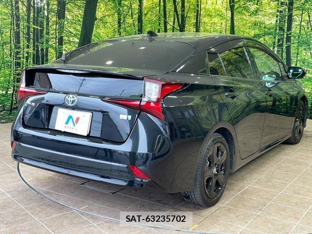Toyota PRIUS 2021-11 4977424-16