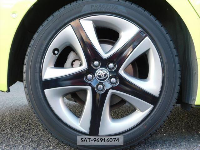 Toyota PRIUS 2018-12 4977556-23