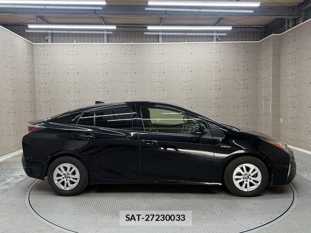 Toyota PRIUS 2016-01 4977572-5