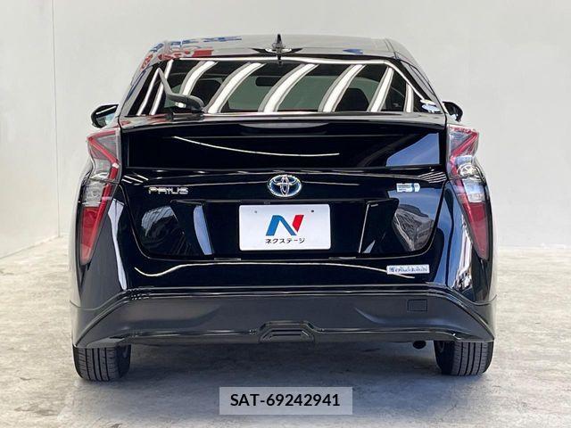 Toyota PRIUS 2016-06 5875738-14