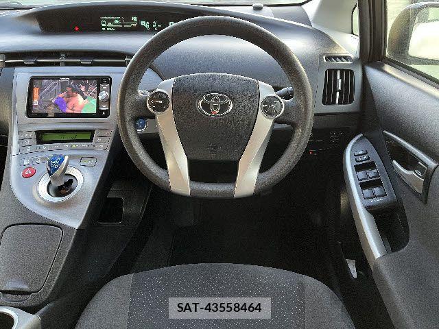 Toyota PRIUS 2015-03 5875832-1