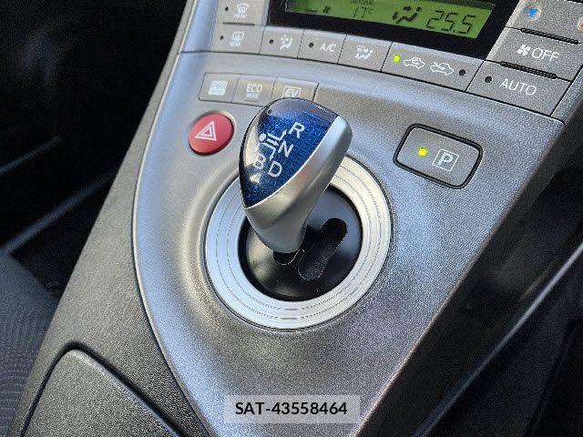 Toyota PRIUS 2015-03 5875832-19