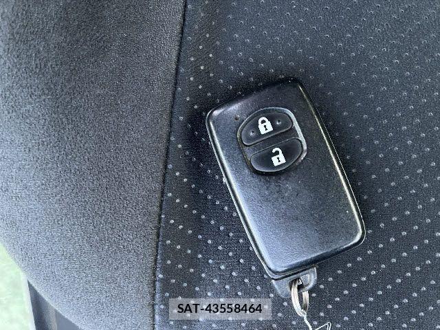 Toyota PRIUS 2015-03 5875832-25