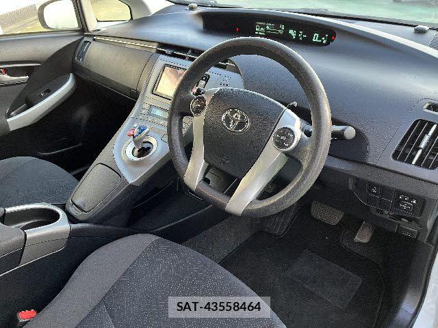 Toyota PRIUS 2015-03 5875832-3