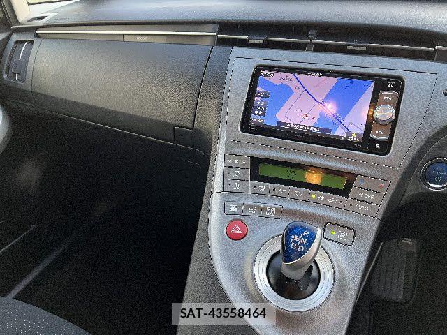 Toyota PRIUS 2015-03 5875832-4