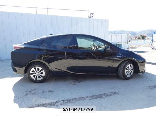 Toyota PRIUS 2015-02 5875816-17