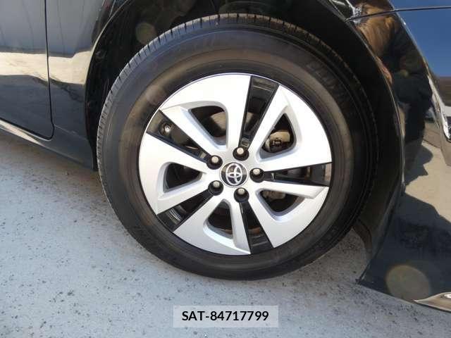 Toyota PRIUS 2015-02 5875816-23