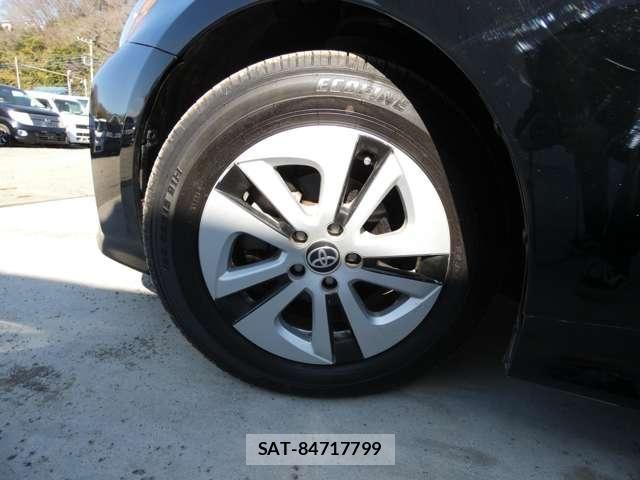 Toyota PRIUS 2015-02 5875816-27