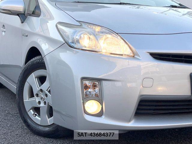 Toyota PRIUS 2011-05 6016472-11
