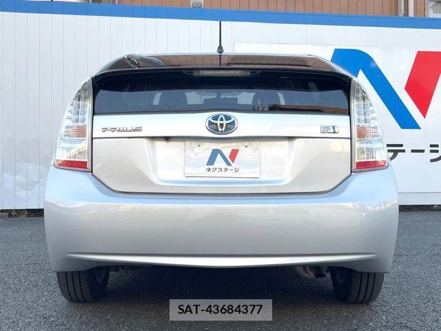 Toyota PRIUS 2011-05 6016472-13