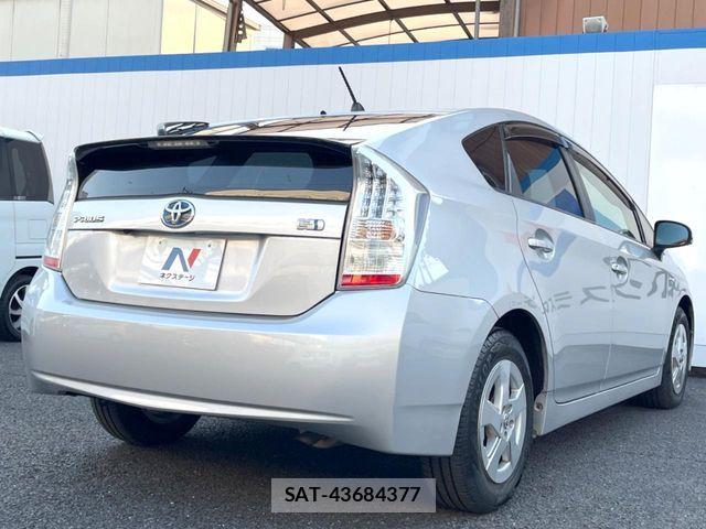Toyota PRIUS 2011-05 6016472-15