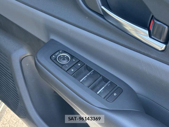 Toyota PRIUS 2023-08 6218428-13