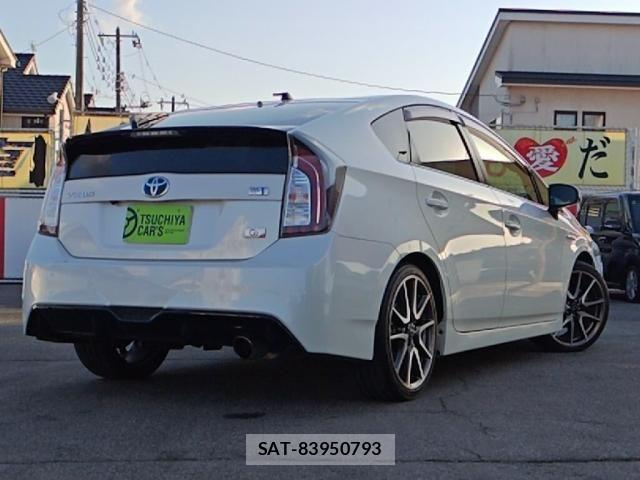 Toyota PRIUS 2014-08 6502108-1