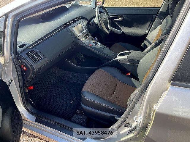 Toyota PRIUS 2013-10 6527238-18