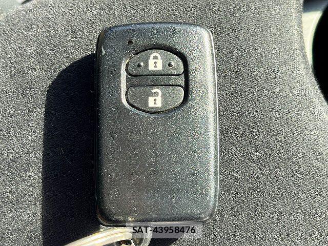 Toyota PRIUS 2013-10 6527238-25