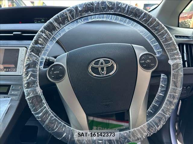 Toyota PRIUS 2014-01 6527257-11
