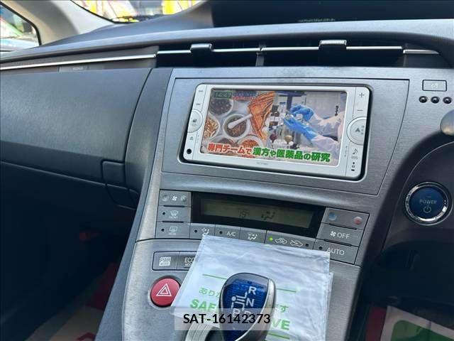 Toyota PRIUS 2014-01 6527257-12