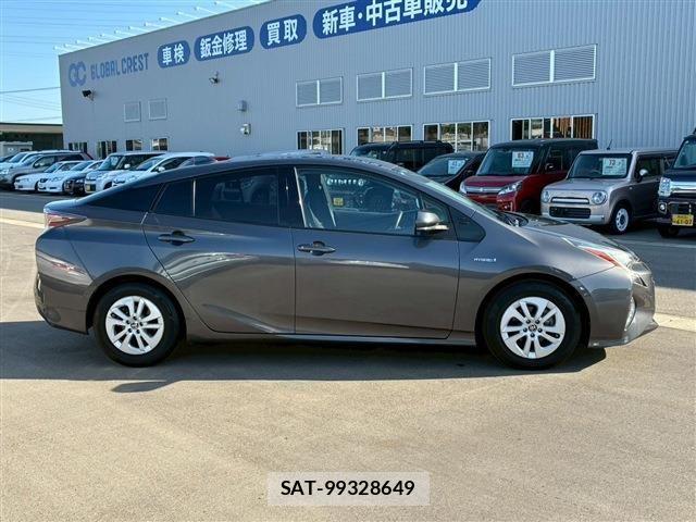Toyota PRIUS 2017-04 6561955-9