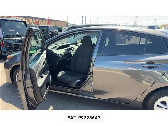 Toyota PRIUS 2017-04 6561955-14