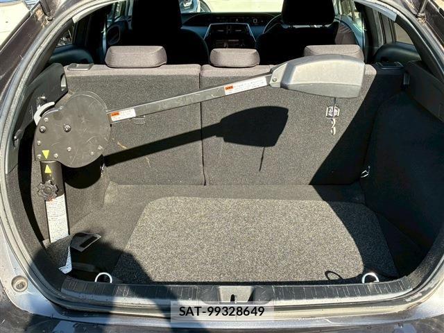 Toyota PRIUS 2017-04 6561955-18