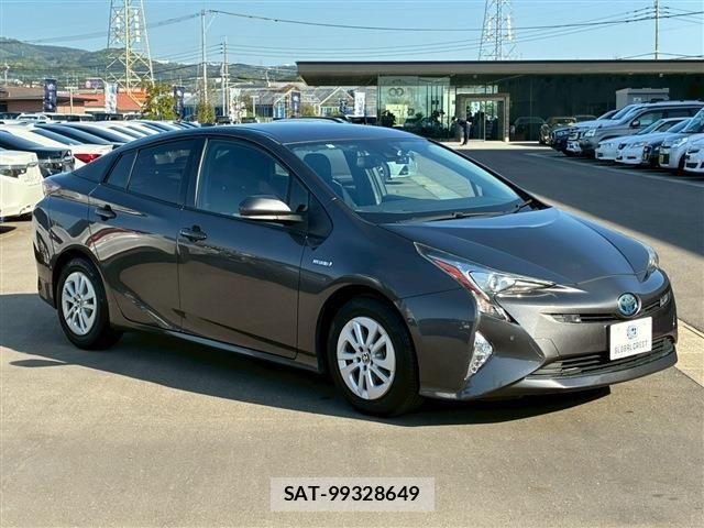 Toyota PRIUS 2017-04 6561955-4